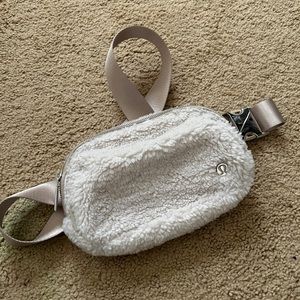 Lululemon Fleece Belt Bag - 1L - white opal/silver
